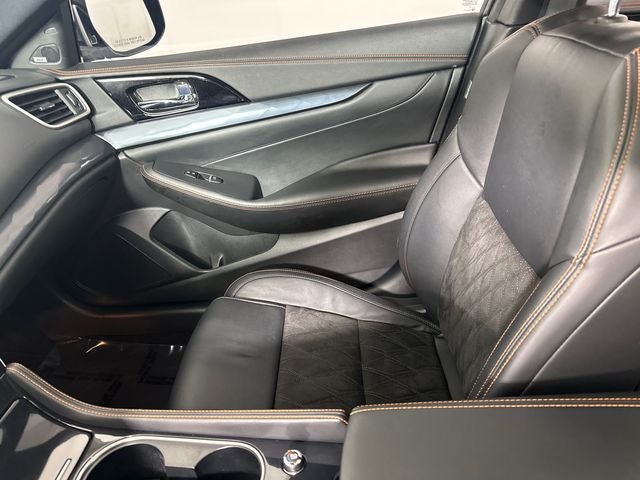 2023 Nissan Maxima SR