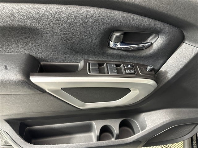 2021 Nissan Titan SV Convenience Package