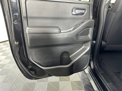 2023 Nissan Frontier SV Midnight Edition & Technology Package
