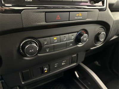 2023 Nissan Frontier SV Midnight Edition & Technology Package