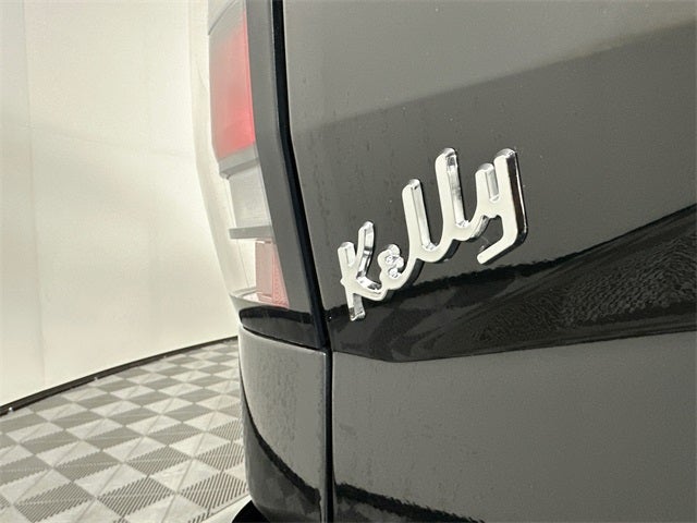 2023 Nissan Frontier SV Midnight Edition & Technology Package