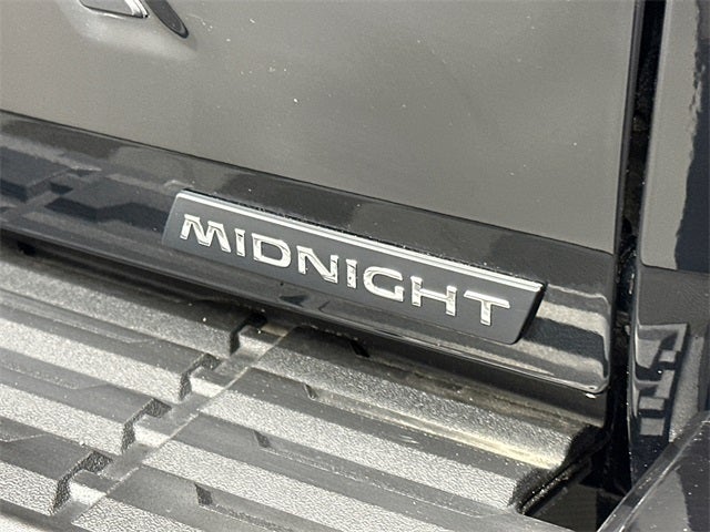 2023 Nissan Frontier SV Midnight Edition & Technology Package