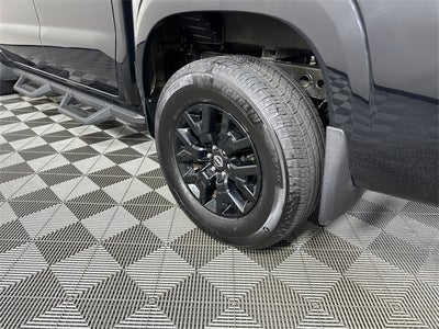 2023 Nissan Frontier SV Midnight Edition & Technology Package