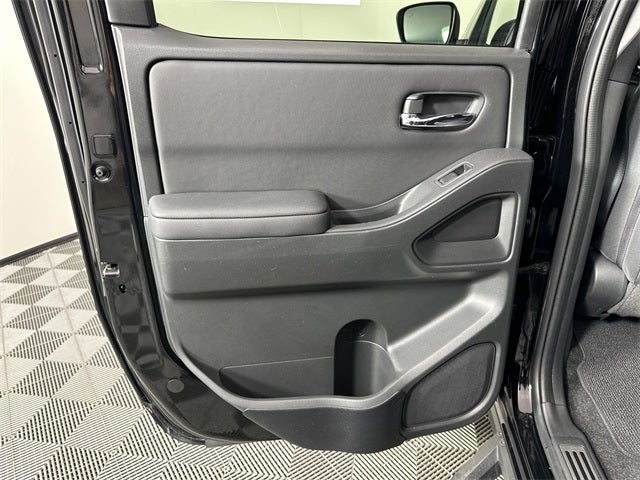 2023 Nissan Frontier SV Midnight Edition & Technology Package