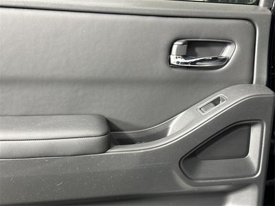 2023 Nissan Frontier SV Midnight Edition & Technology Package