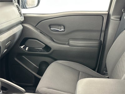 2023 Nissan Frontier SV Midnight Edition & Technology Package