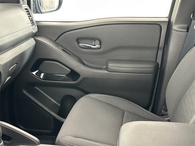 2023 Nissan Frontier SV Midnight Edition & Technology Package