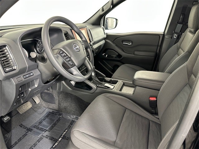2023 Nissan Frontier SV Midnight Edition & Technology Package