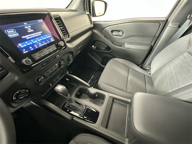 2023 Nissan Frontier SV Midnight Edition & Technology Package