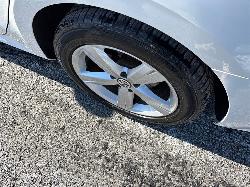 2014 Volkswagen Passat 1.8T Wolfsburg Edition