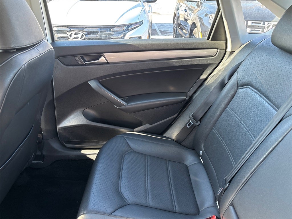 2014 Volkswagen Passat 1.8T Wolfsburg Edition