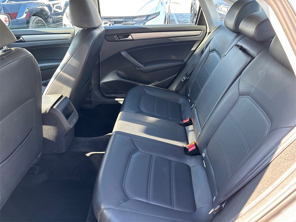 2014 Volkswagen Passat 1.8T Wolfsburg Edition