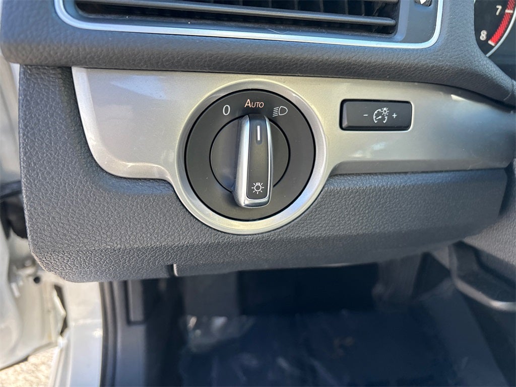 2014 Volkswagen Passat 1.8T Wolfsburg Edition