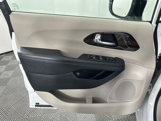 2023 Chrysler Pacifica Hybrid Limited