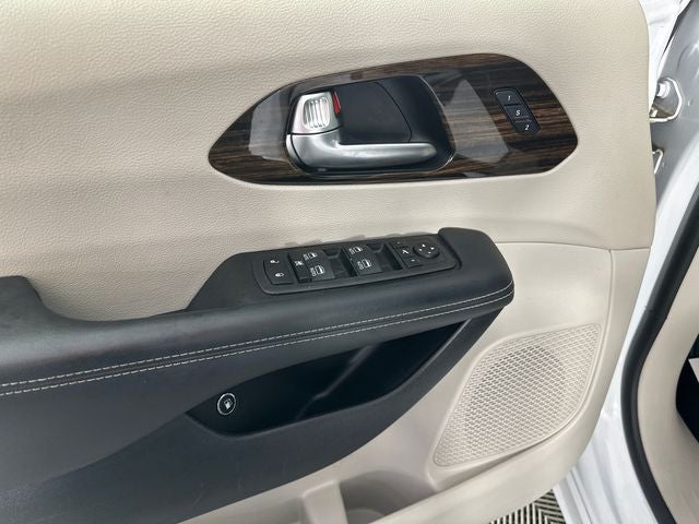 2023 Chrysler Pacifica Hybrid Limited