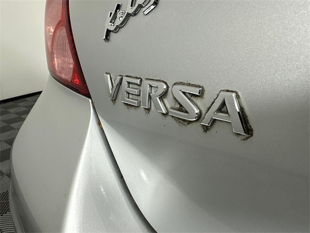 2010 Nissan Versa 1.8 SL