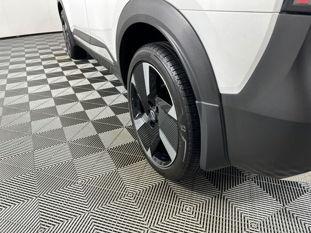 2025 Nissan Kicks SR Interior Electronics Package
