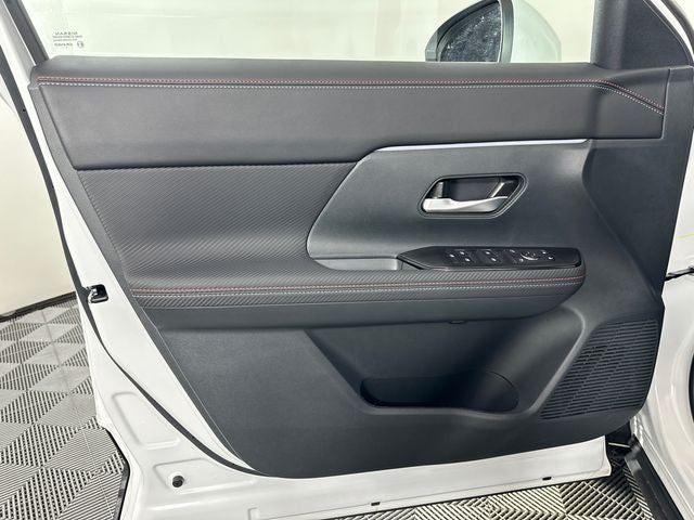 2025 Nissan Kicks SR Interior Electronics Package