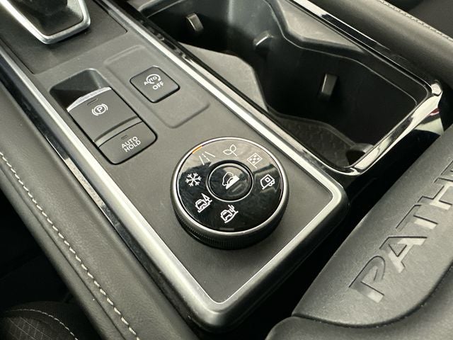 2023 Nissan Pathfinder SV Black Appearance Package