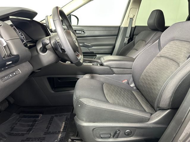 2023 Nissan Pathfinder SV Premium Package