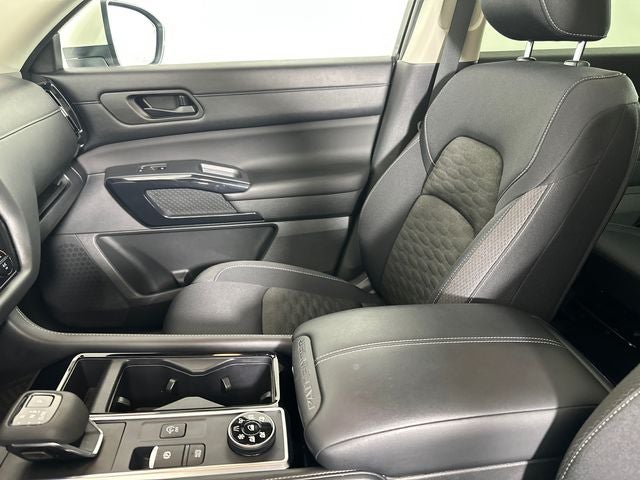 2023 Nissan Pathfinder SV Premium Package