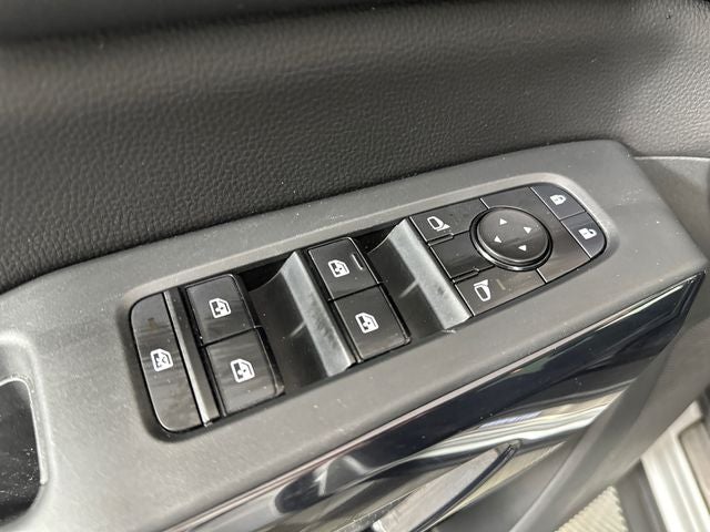 2023 Nissan Pathfinder SV Premium Package