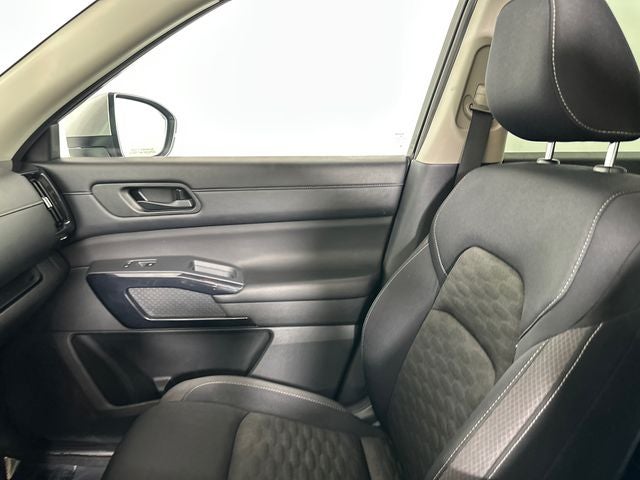 2023 Nissan Pathfinder SV Premium Package