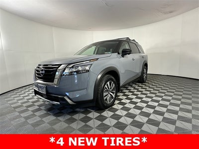 2023 Nissan Pathfinder SL