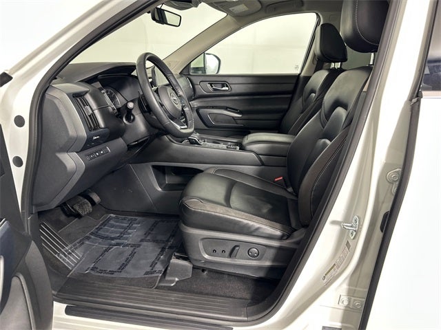 2023 Nissan Pathfinder SL Premium Package