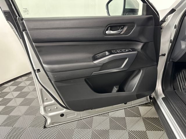 2023 Nissan Pathfinder SL Premium Package