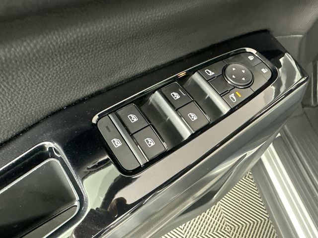 2023 Nissan Pathfinder SL Premium Package