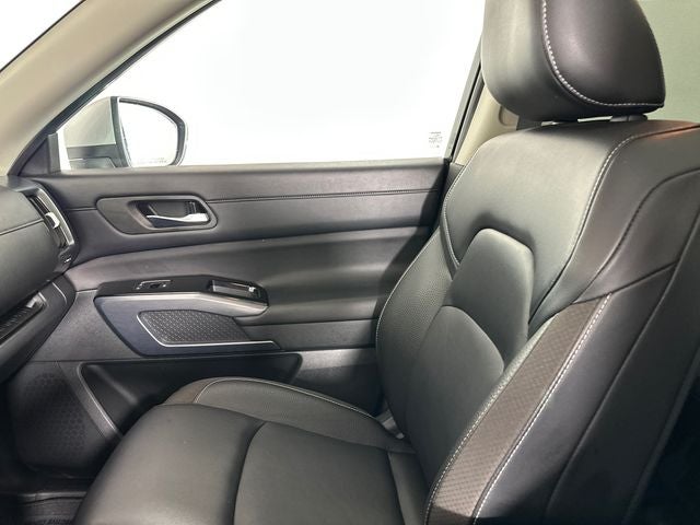 2023 Nissan Pathfinder SL Premium Package