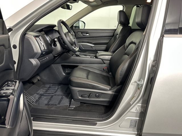 2023 Nissan Pathfinder SL Premium Package