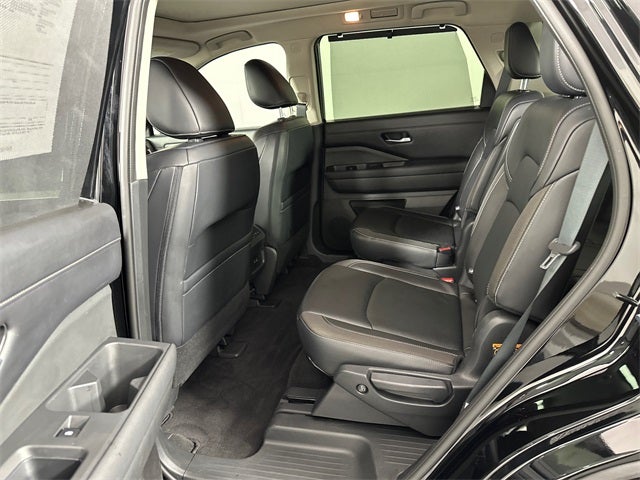 2023 Nissan Pathfinder SL Premium Package