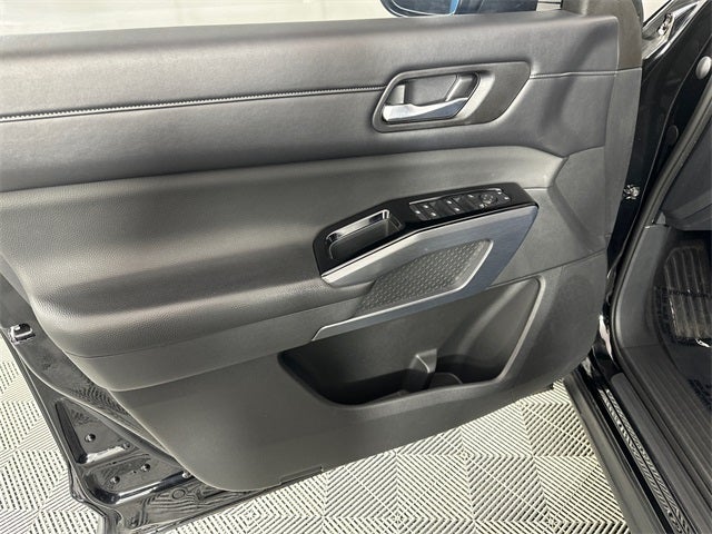 2023 Nissan Pathfinder SL Premium Package