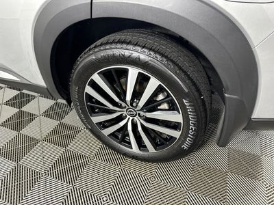 2023 Nissan Pathfinder Platinum Captain Chairs Package