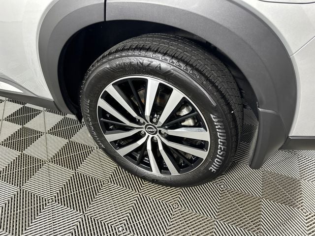 2023 Nissan Pathfinder Platinum Captain Chairs Package