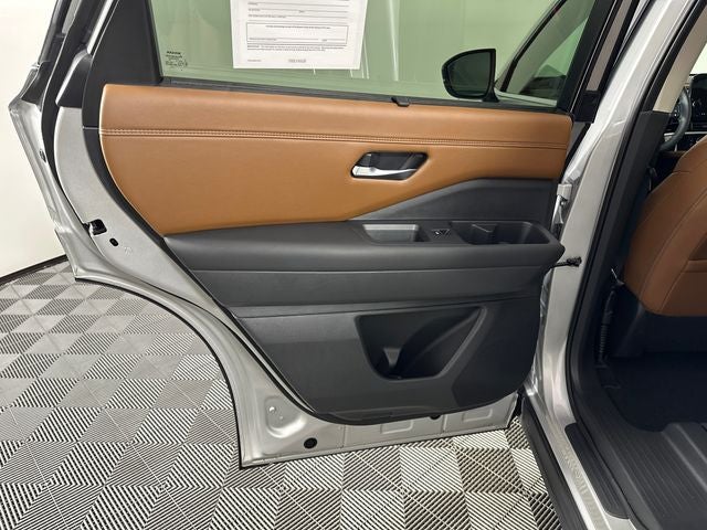2023 Nissan Pathfinder Platinum Captain Chairs Package