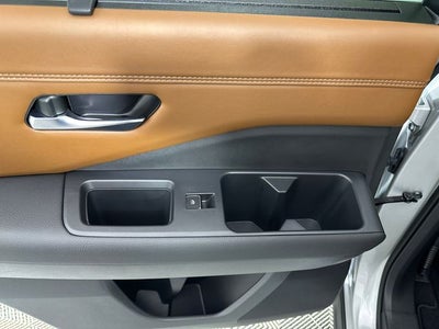 2023 Nissan Pathfinder Platinum Captain Chairs Package