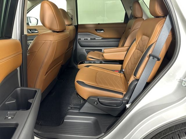 2023 Nissan Pathfinder Platinum Captain Chairs Package