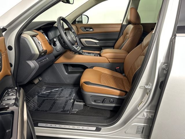 2023 Nissan Pathfinder Platinum Captain Chairs Package