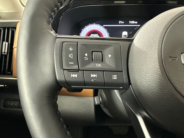 2023 Nissan Pathfinder Platinum Captain Chairs Package