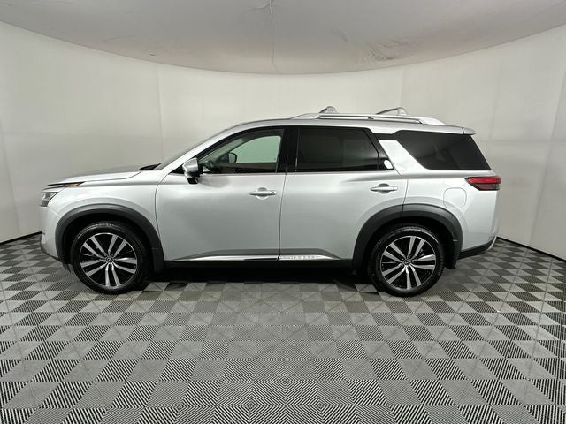 2023 Nissan Pathfinder Platinum Captain Chairs Package