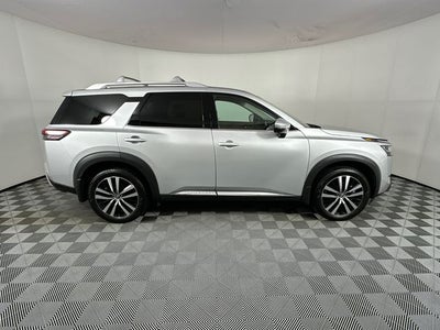 2023 Nissan Pathfinder Platinum Captain Chairs Package