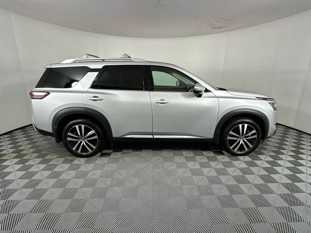 2023 Nissan Pathfinder Platinum Captain Chairs Package