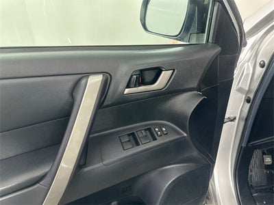 2011 Toyota Highlander SE