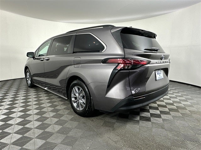2022 Toyota Sienna XLE 8 Passenger