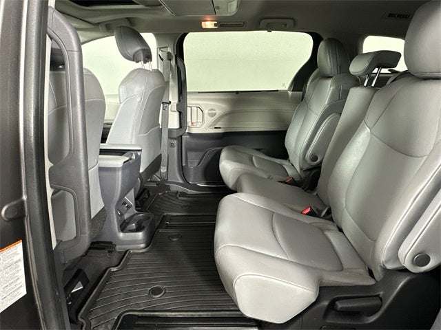 2022 Toyota Sienna XLE 8 Passenger