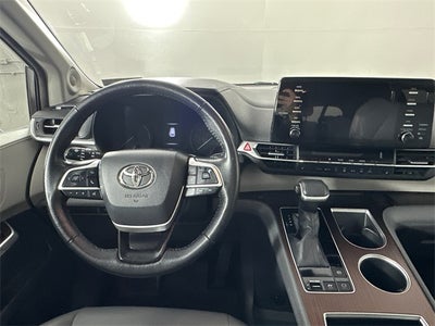 2022 Toyota Sienna XLE 8 Passenger