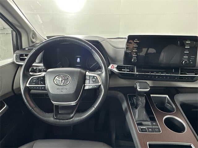 2022 Toyota Sienna XLE 8 Passenger